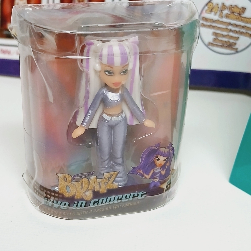 Mini Bratz Series 3 Live In Concert Dana - Picture 3 of 6